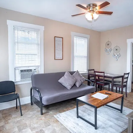 Virginia #A Cozy 2Ba/1Ba Near Downtown Sleeps 8 Apartment